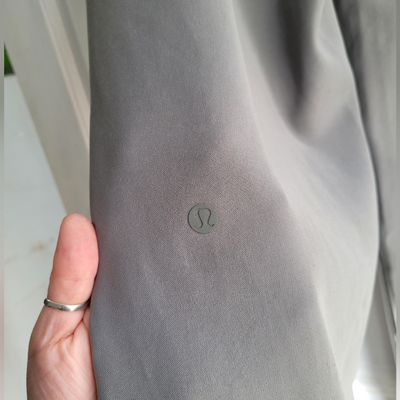 Lululemon "On The Fly" pants, Size 4 - Picture 4 of 7